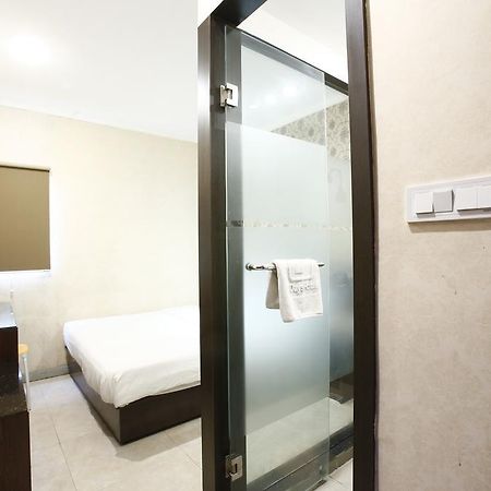Reddoorz @ Gajah Mada 호텔 자카르타 외부 사진
